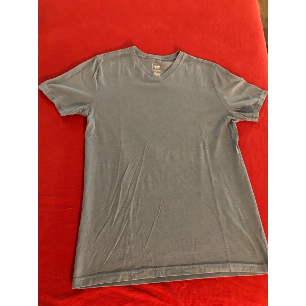 Mossimo Suppy Co mens athletic fit v neck short sleeve t-shirt Size Small